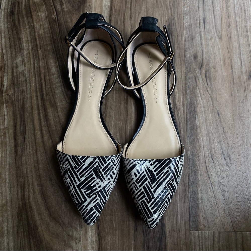 Banana Republic Black and White Print Flats | 8.5